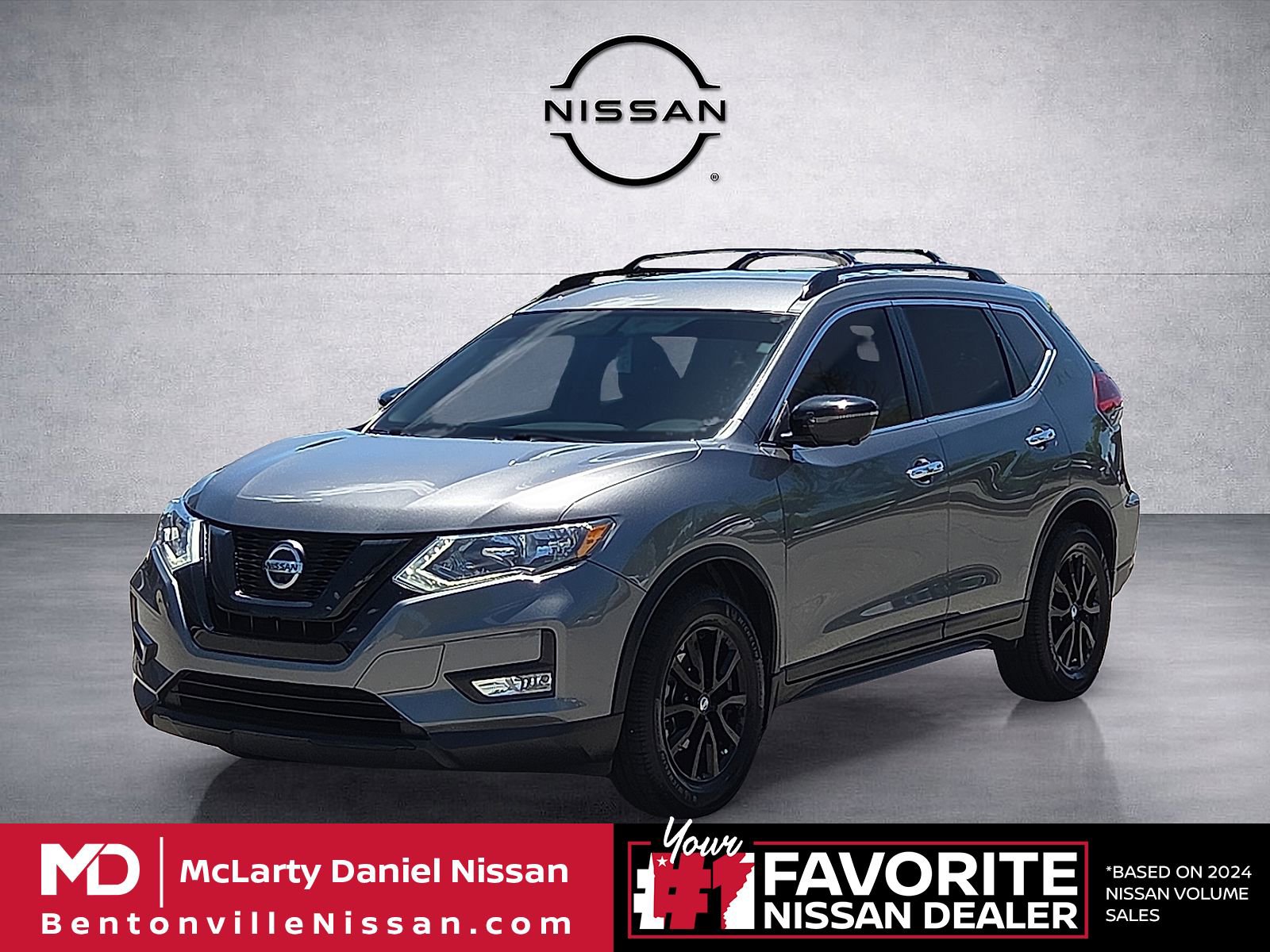 Used 2018 Nissan Rogue SV w/ Premium Package FWD image 2
