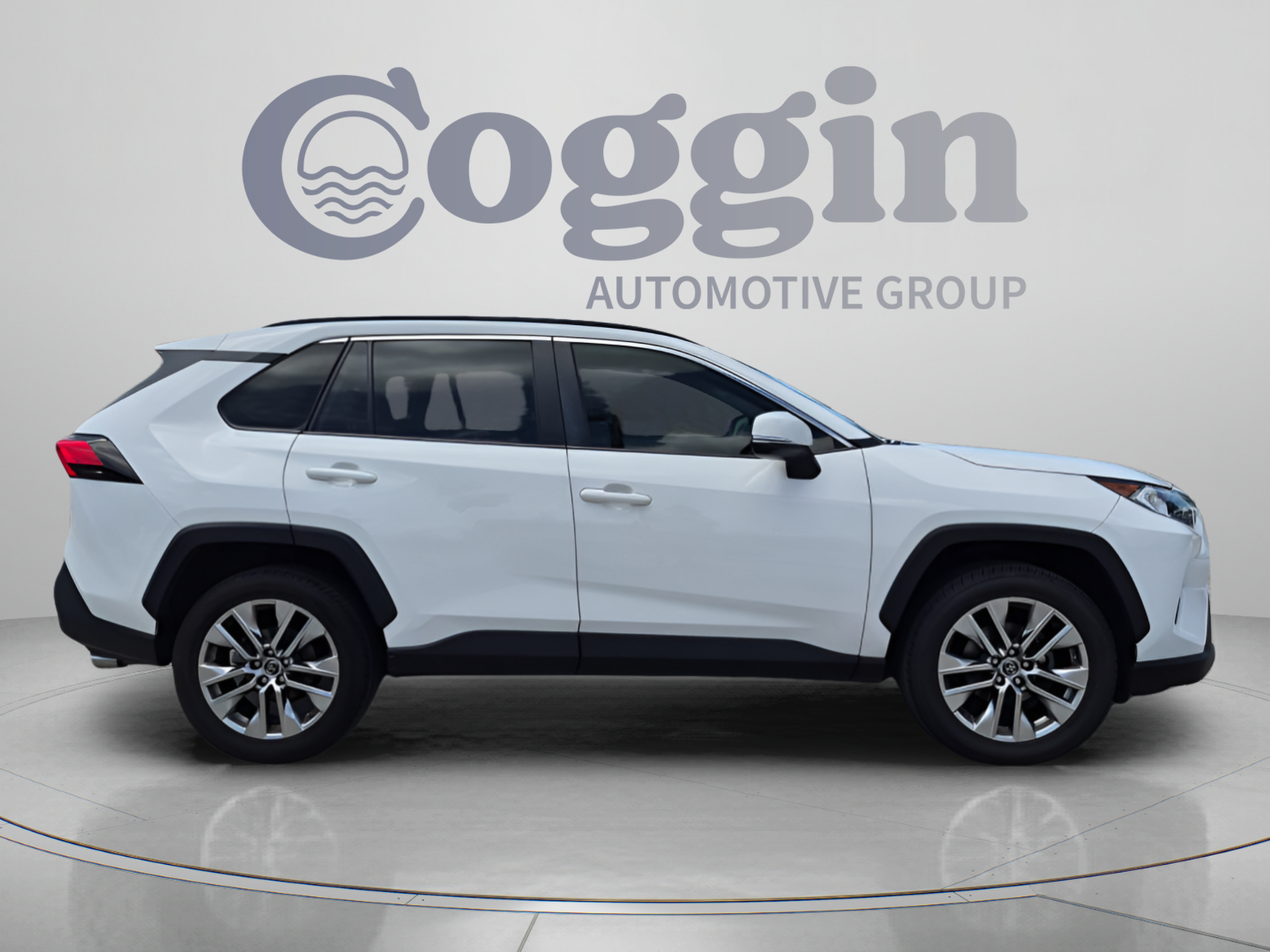 Used 2019 Toyota RAV4 XLE Premium FWD image 7