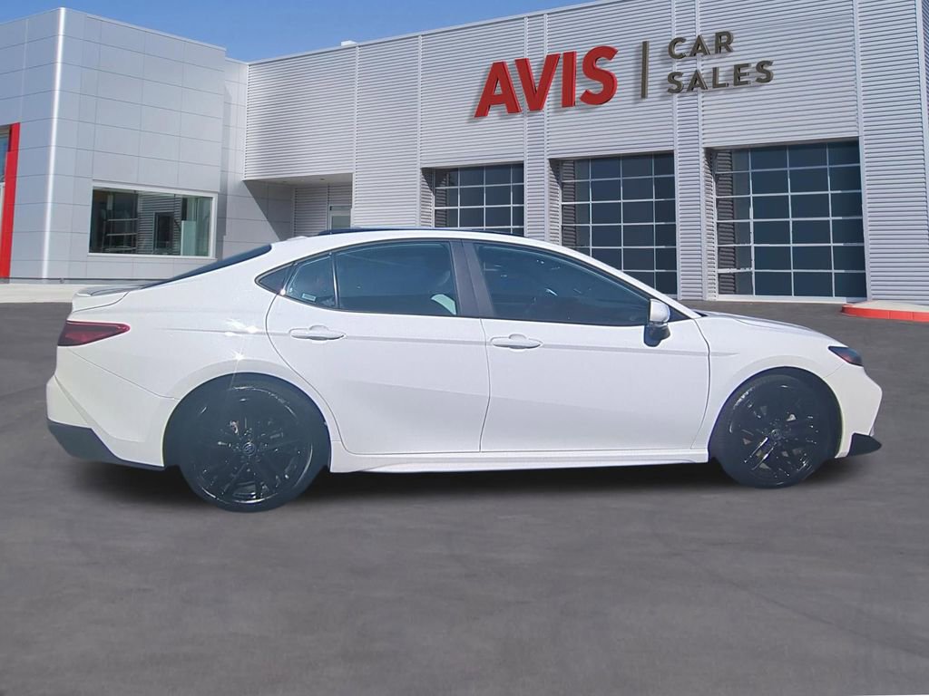 Used 2025 Toyota Camry SE image 5