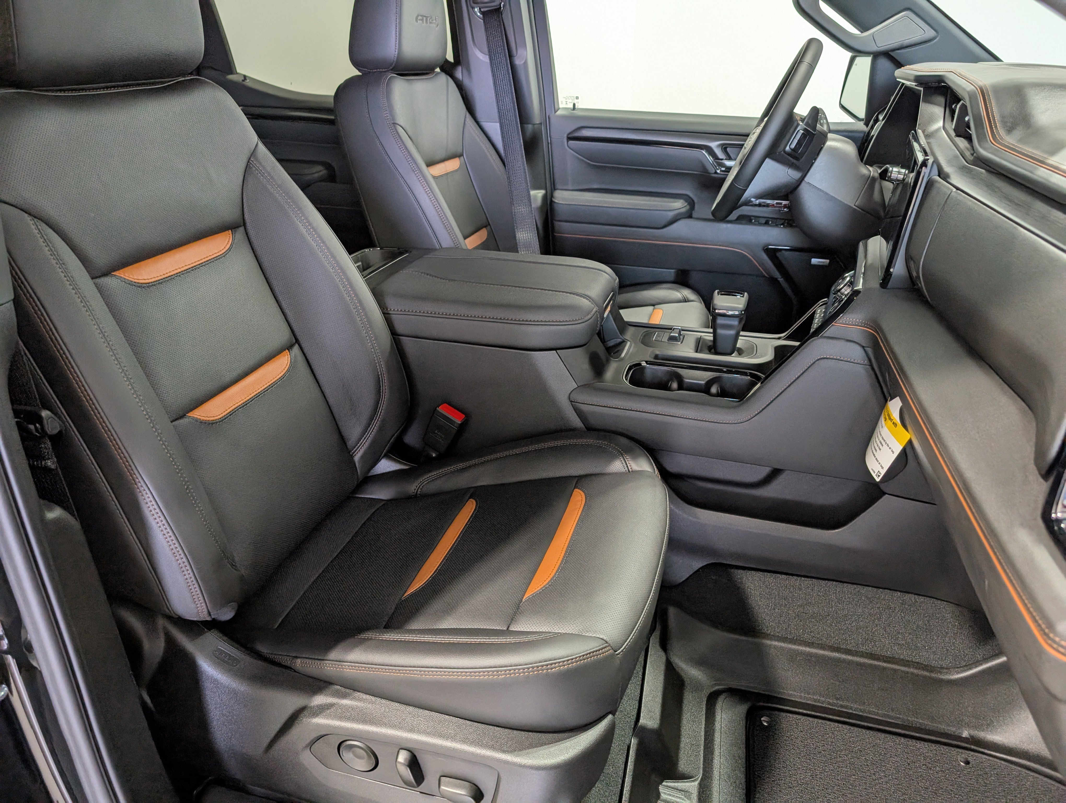 Used 2025 GMC Sierra 1500 AT4 w/ AT4 Premium Package image 23