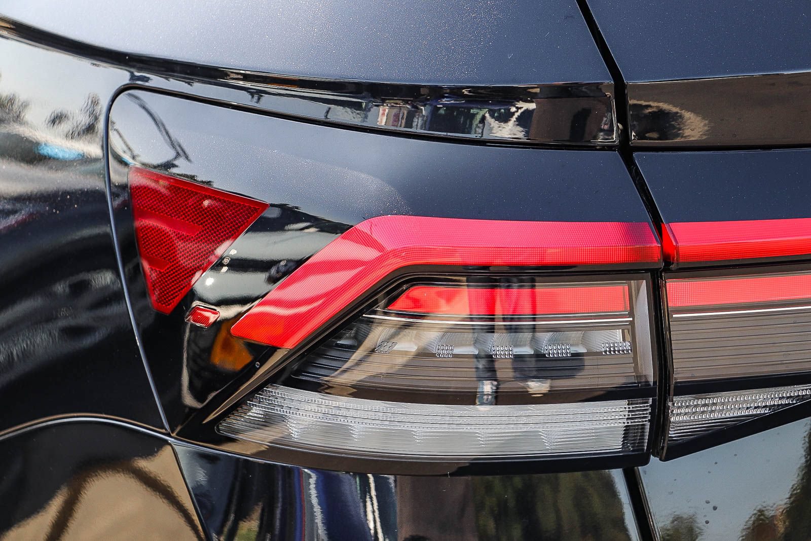 New 2026 Volkswagen Taos SE FWD image 8