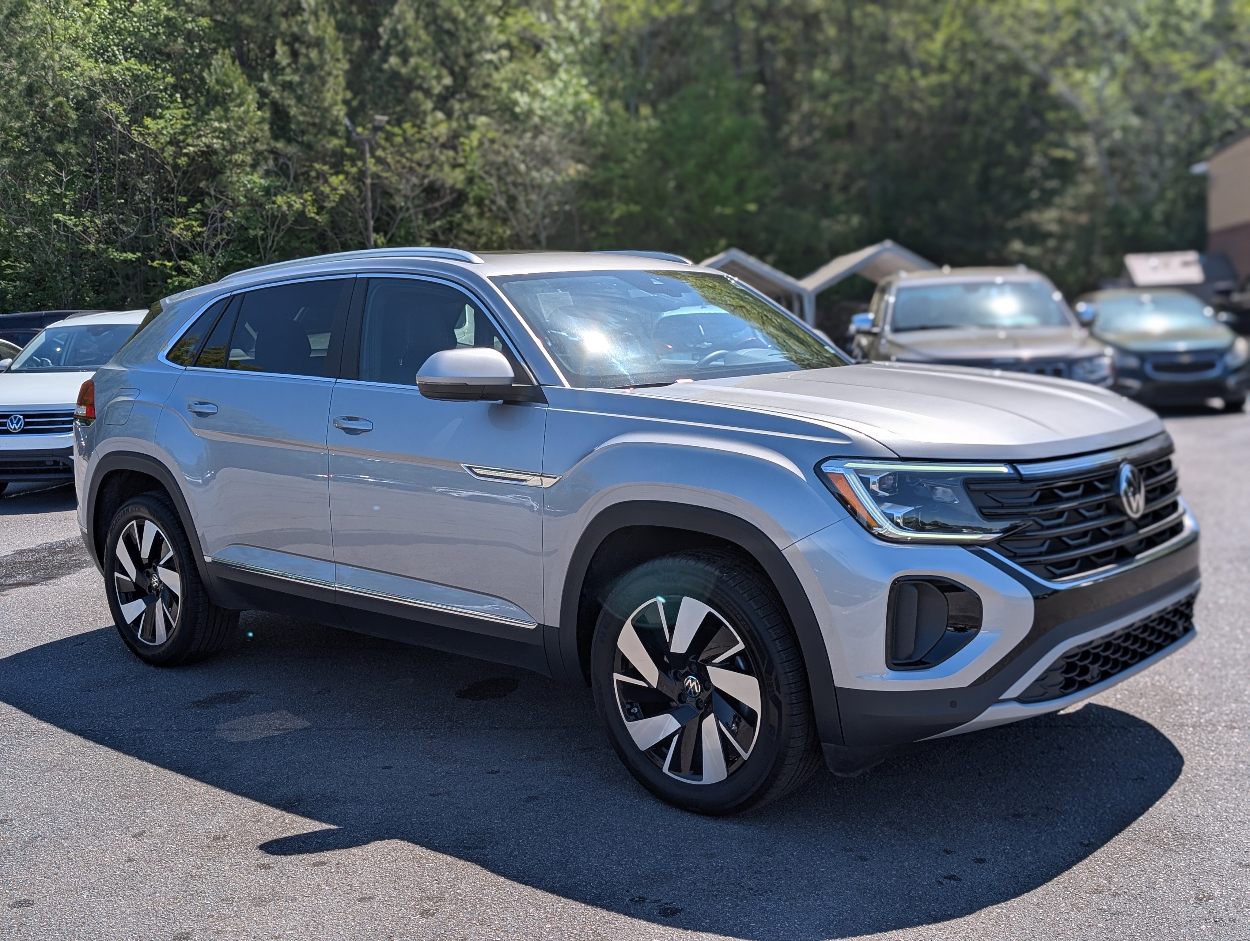 Used 2025 Volkswagen Atlas Cross Sport SEL image 11