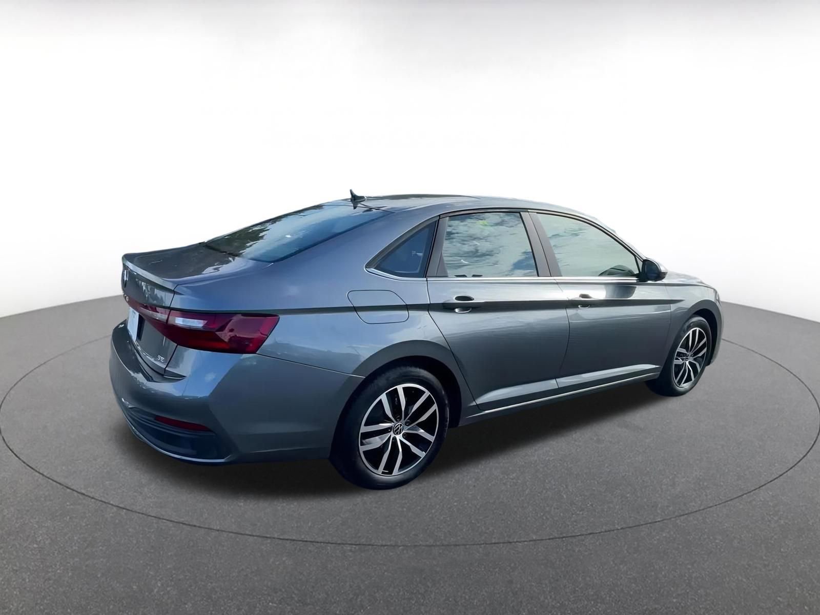 Used 2025 Volkswagen Jetta SE image 15