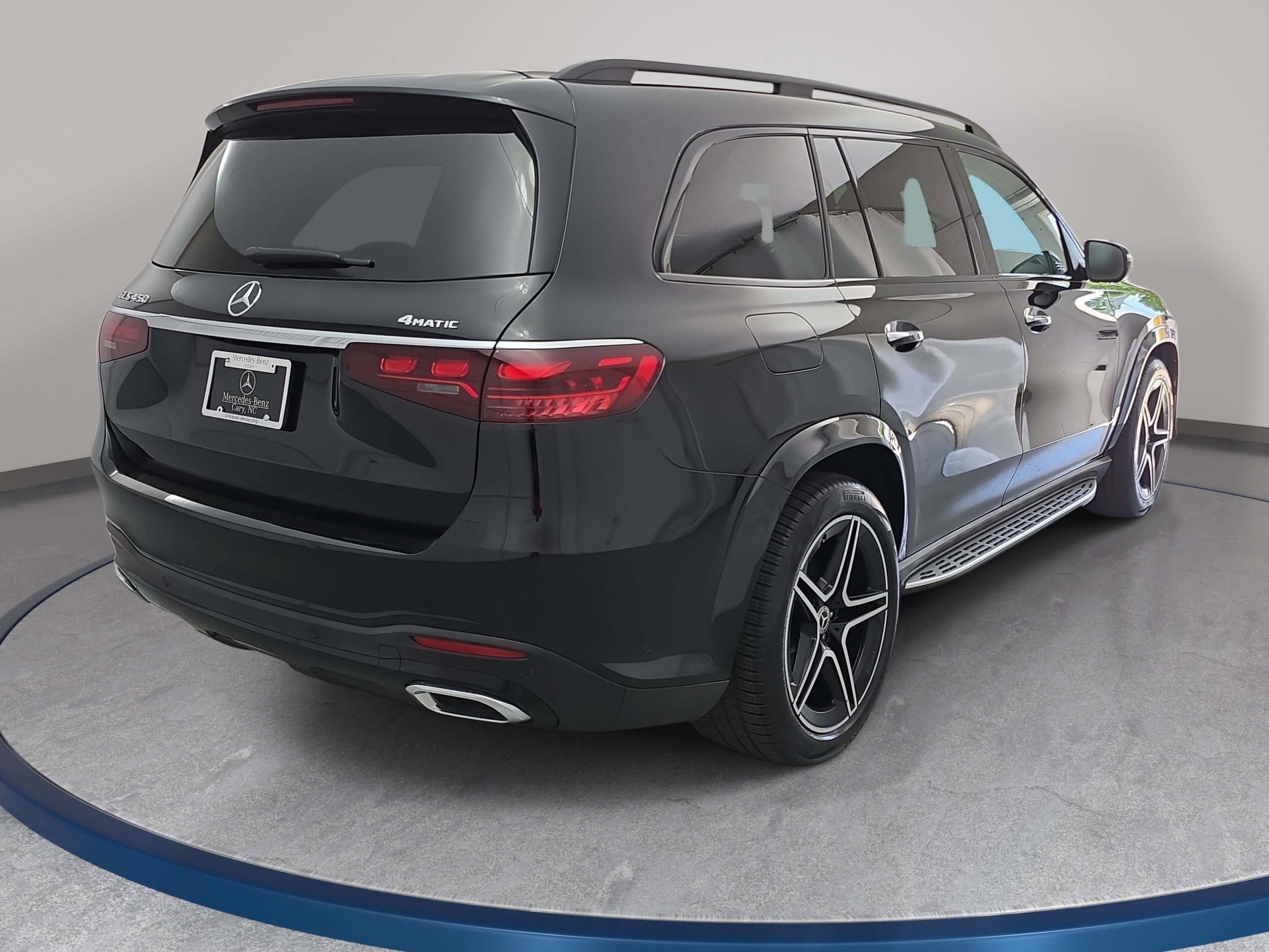 Used 2024 Mercedes-Benz GLS 450 4MATIC w/ AMG Line Exterior image 5