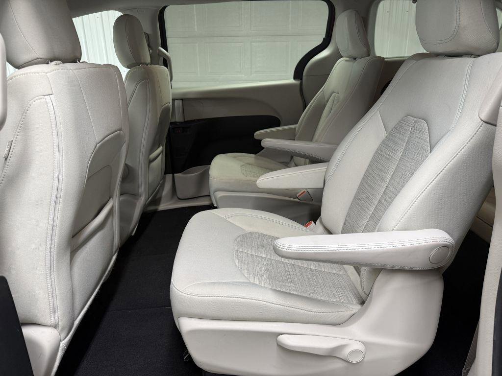 Used 2018 Chrysler Pacifica Touring Plus image 24