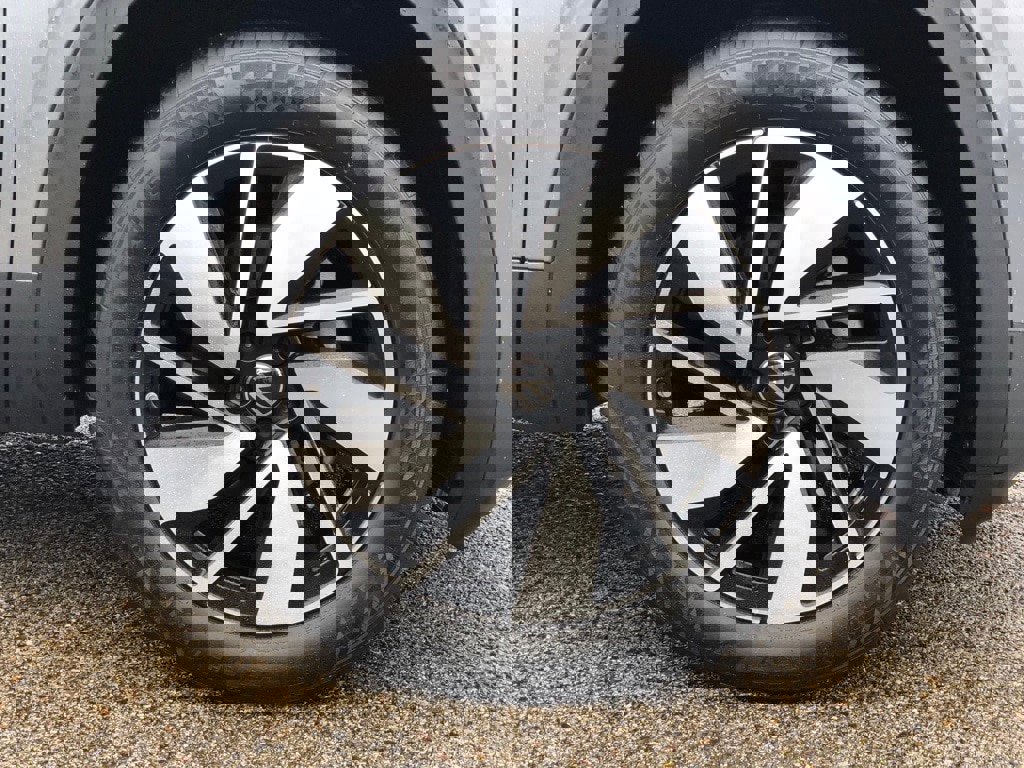 Used 2025 Volkswagen Atlas SEL image 9