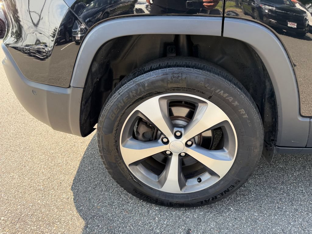 Used 2021 Jeep Cherokee Limited AWD/4WD image 11