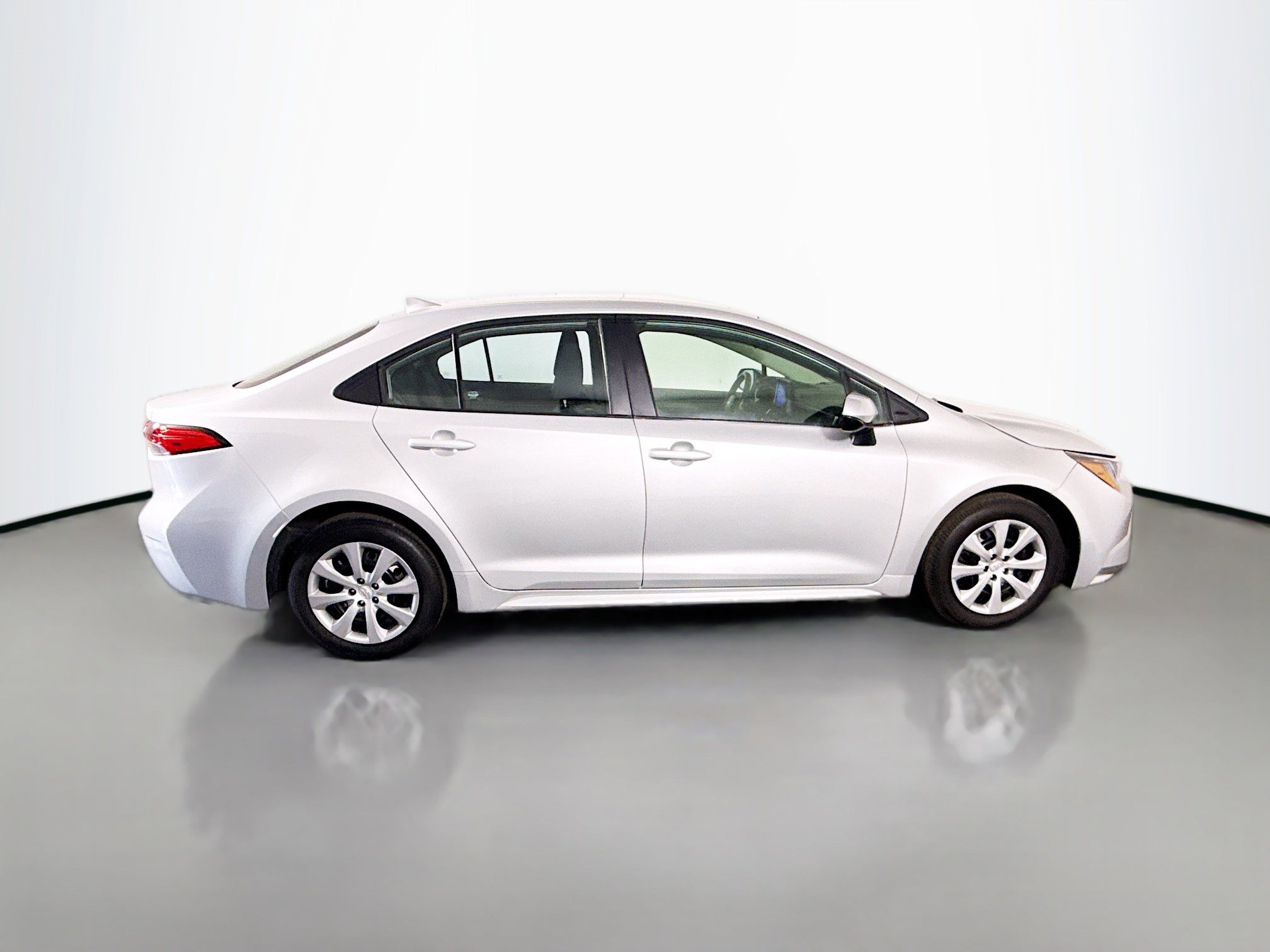 Used 2025 Toyota Corolla LE image 11
