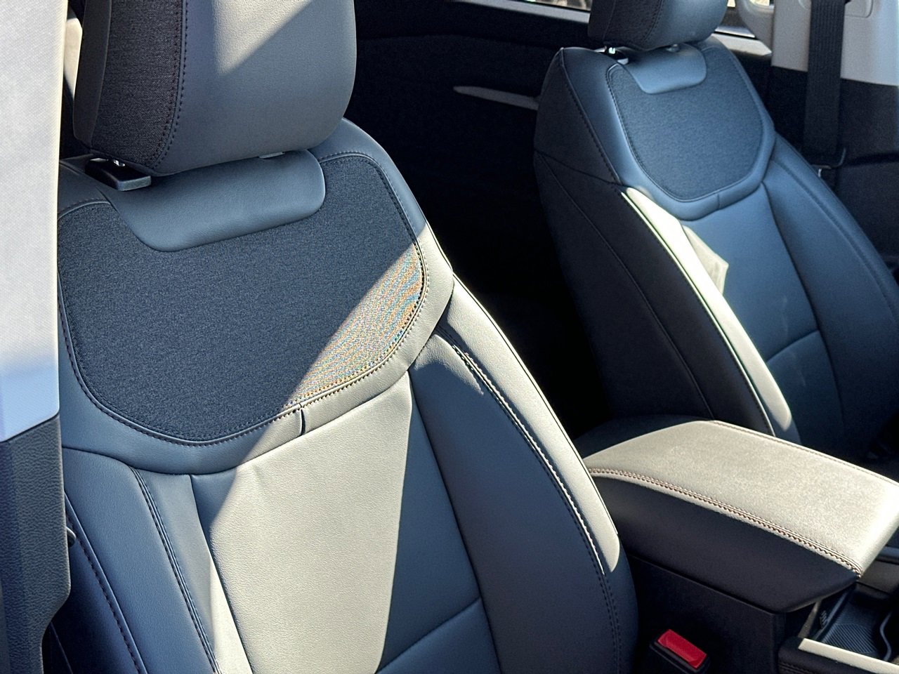 New 2026 Ford Explorer Active w/ Active Comfort Package image 11