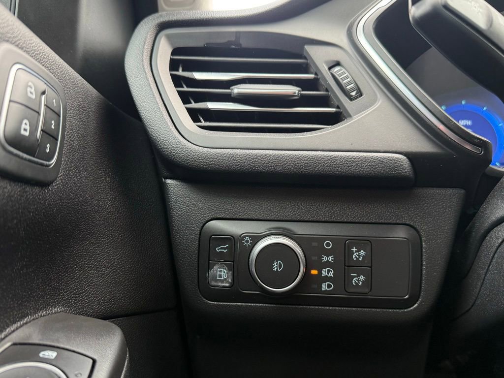 Used 2021 Ford Escape Titanium image 13