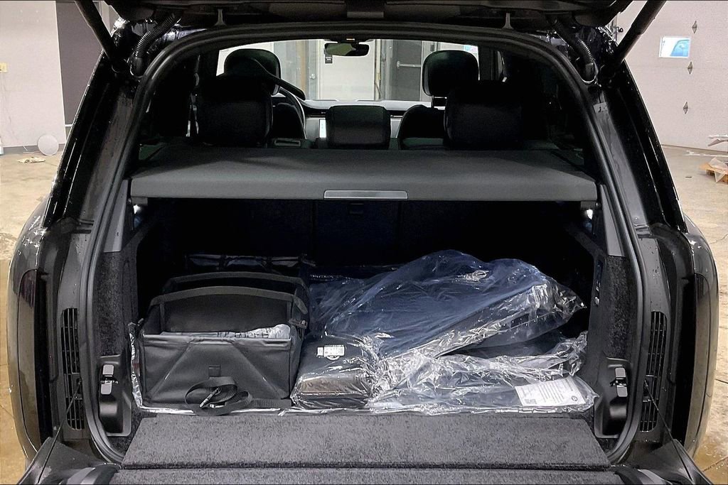 New 2026 Land Rover Range Rover SE image 9