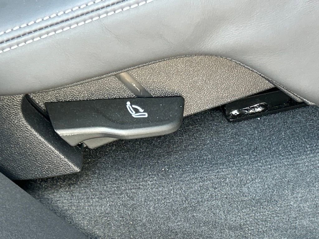 Used 2025 Audi RS Q8 performance image 28