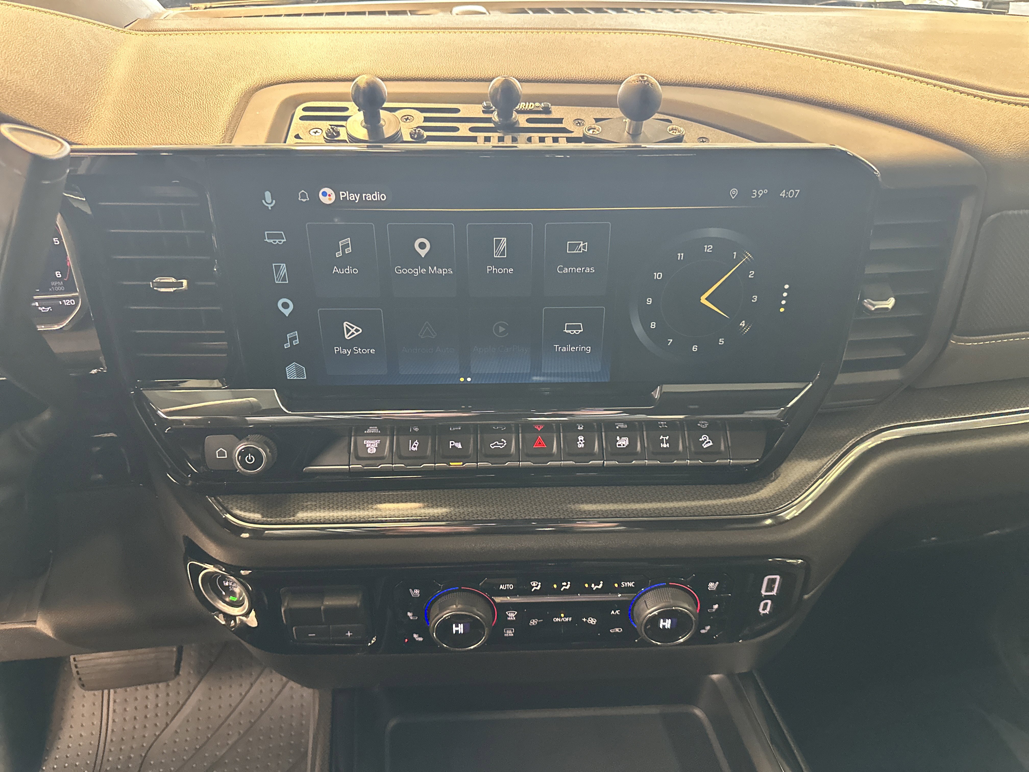 Used 2025 Chevrolet Silverado 2500 ZR2 w/ Technology Package image 3