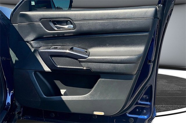Used 2022 Nissan Pathfinder SV image 29