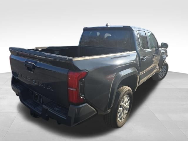 Used 2025 Toyota Tacoma SR5 image 5
