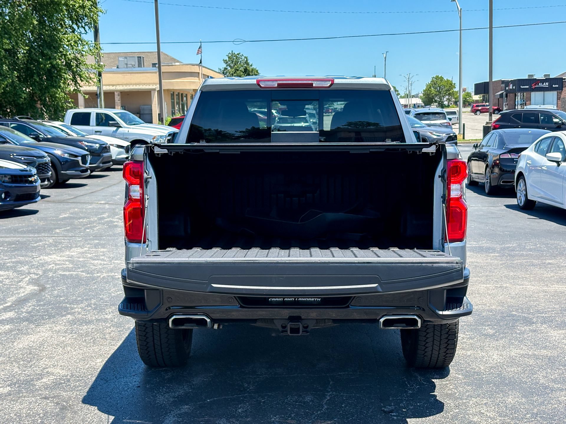 Used 2025 Chevrolet Silverado 1500 LT Trail Boss w/ LT Trail Boss Premium Package AWD/4WD image 38