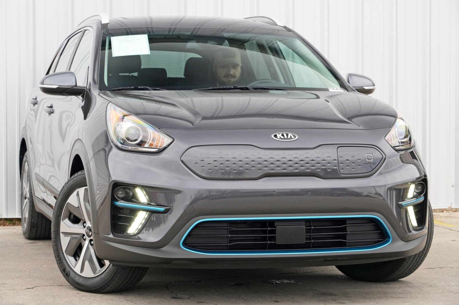 Used 2019 Kia Niro EX Premium image 2