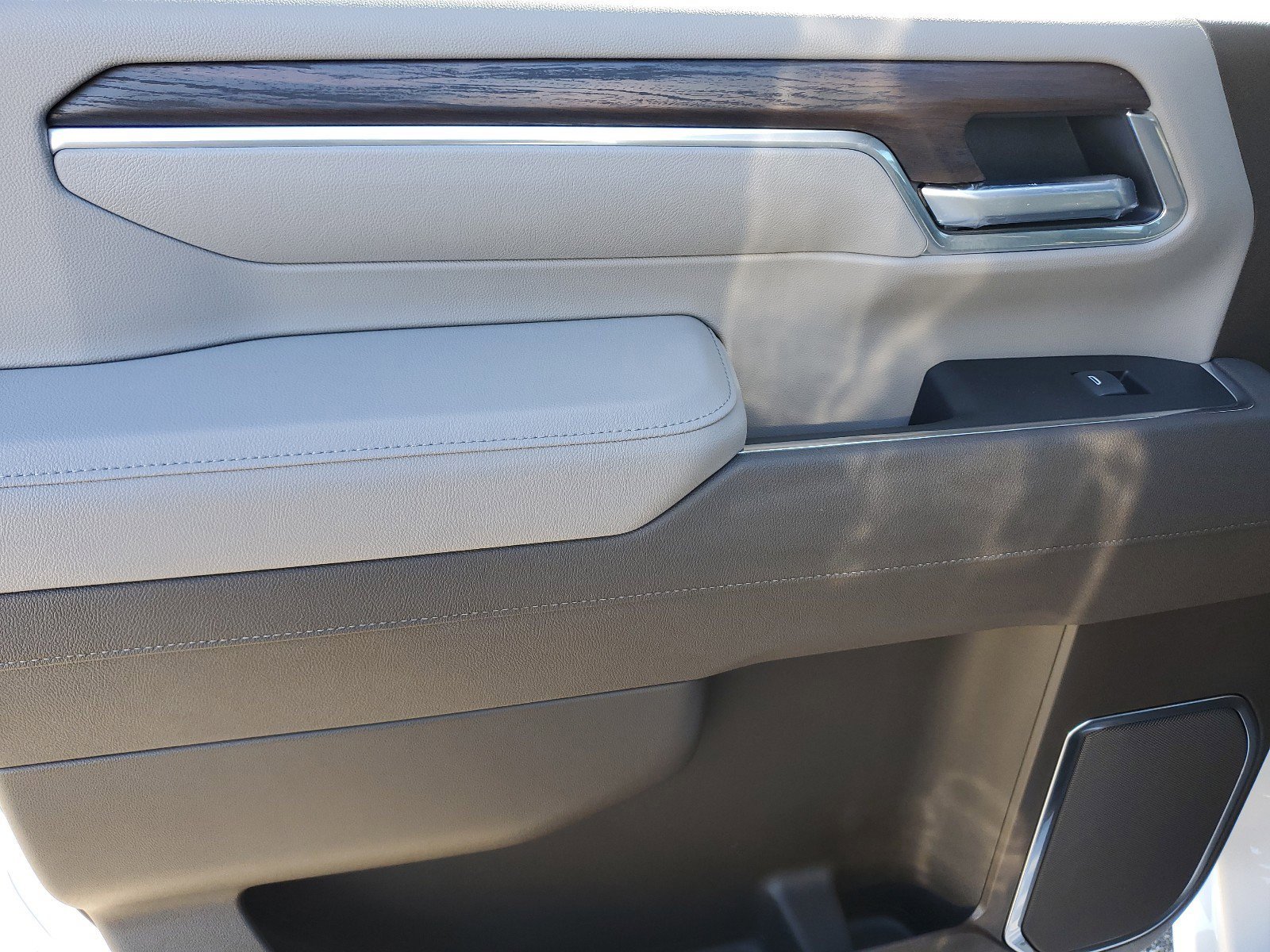 New 2025 GMC Sierra 2500 SLT w/ SLT Convenience Package image 16