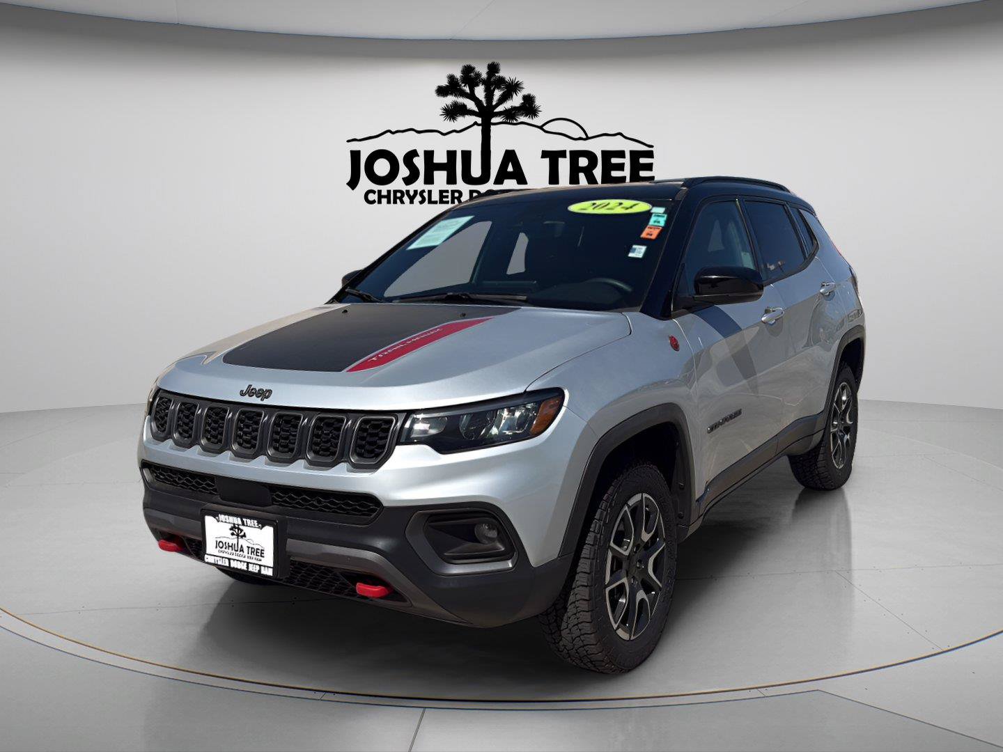 Used 2024 Jeep Compass Trailhawk AWD/4WD image 2