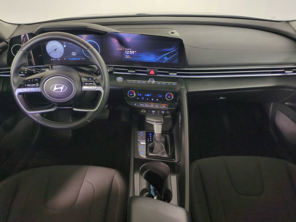 Used 2024 Hyundai Elantra SEL w/ Convenience Package image 16