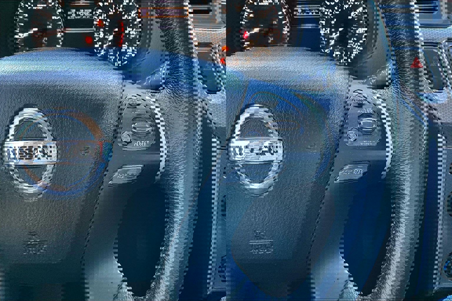 Used 2018 Nissan Pathfinder SL w/ Midnight Edition Package image 12