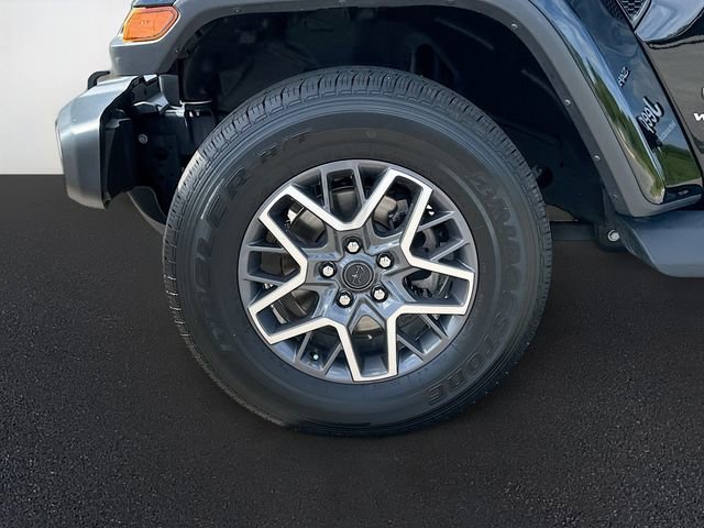 Used 2024 Jeep Wrangler Unlimited Sahara w/ Technology Group AWD/4WD image 31
