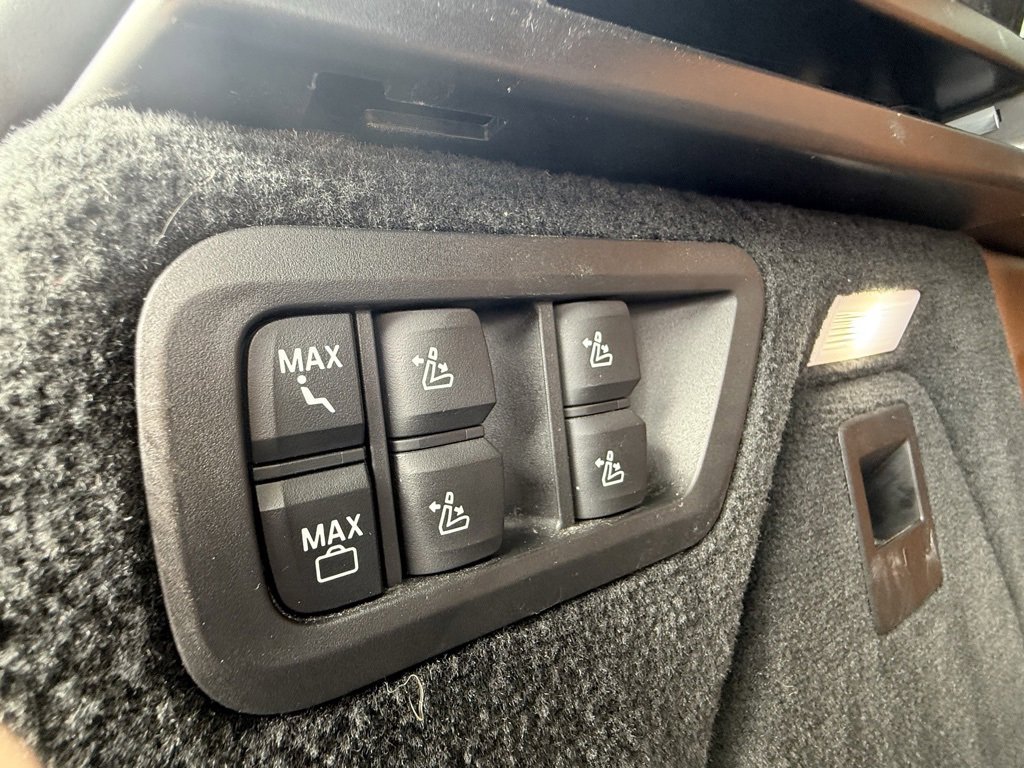 Used 2021 BMW X7 xDrive40i w/ M Sport Package image 35