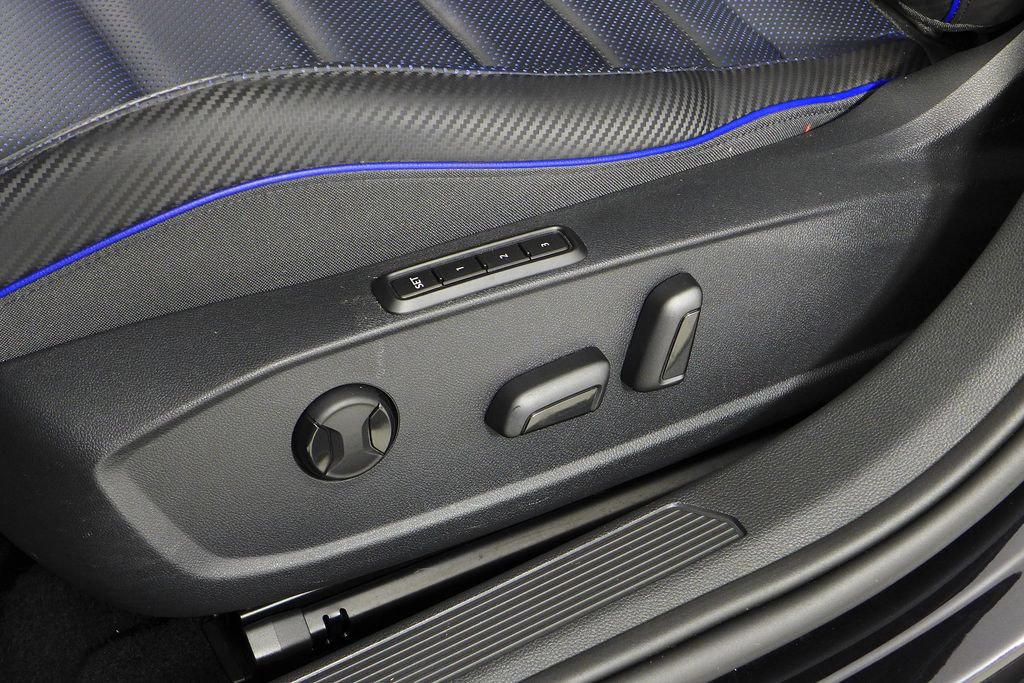 Certified 2022 Volkswagen Golf R AWD/4WD image 20