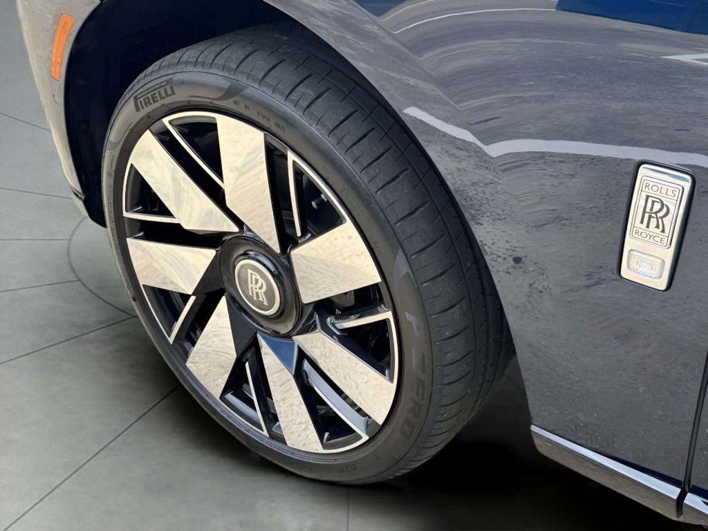 New 2025 Rolls-Royce Cullinan image 29