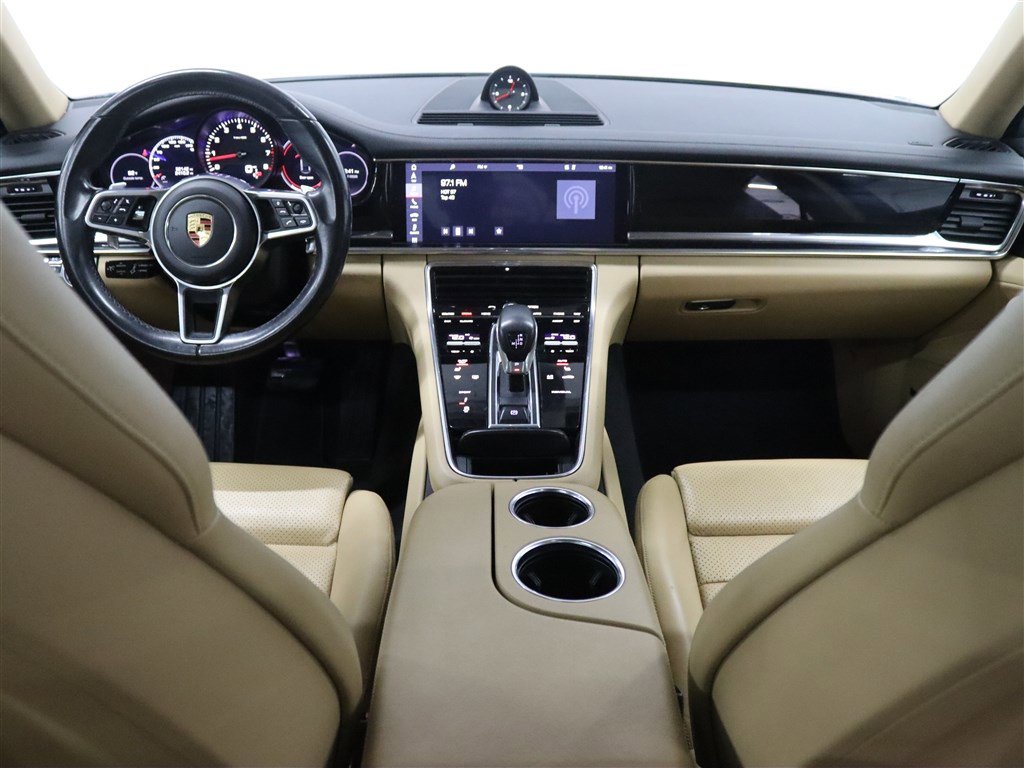 Used 2020 Porsche Panamera image 30