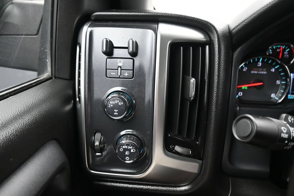 Used 2017 Chevrolet Silverado 1500 LT w/ All Star Edition AWD/4WD image 27