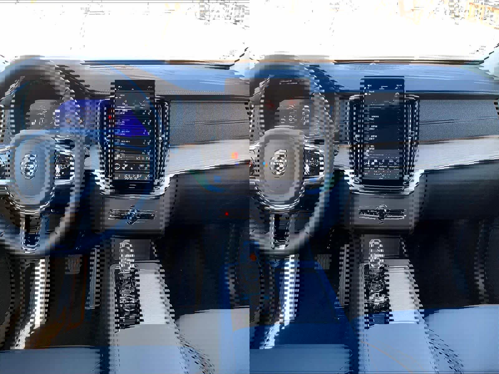 New 2026 Volvo XC90 T8 Plus w/ Protection Package image 9