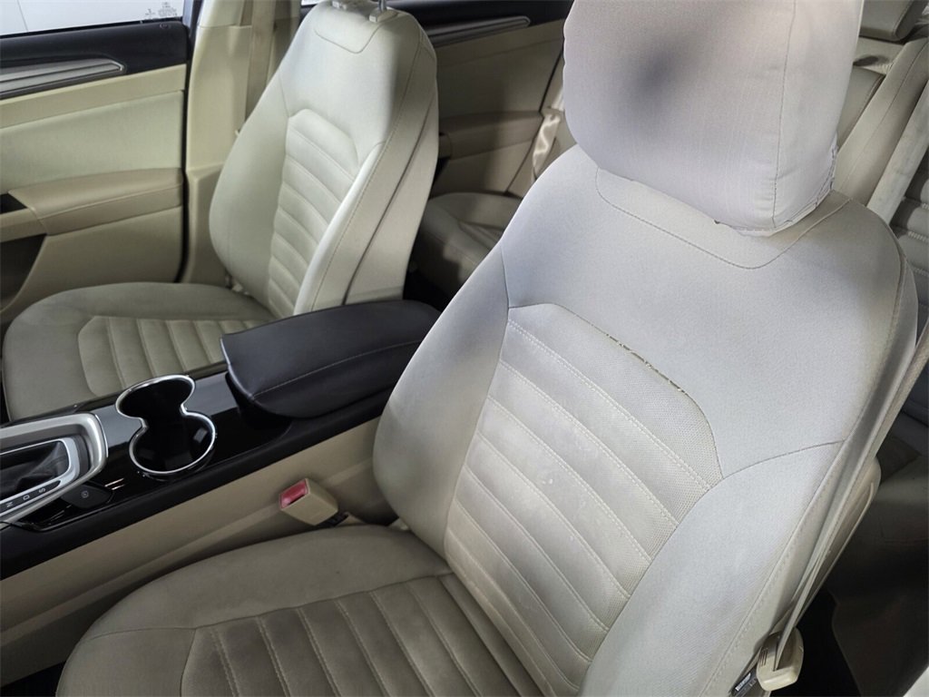 Used 2015 Ford Fusion SE image 12