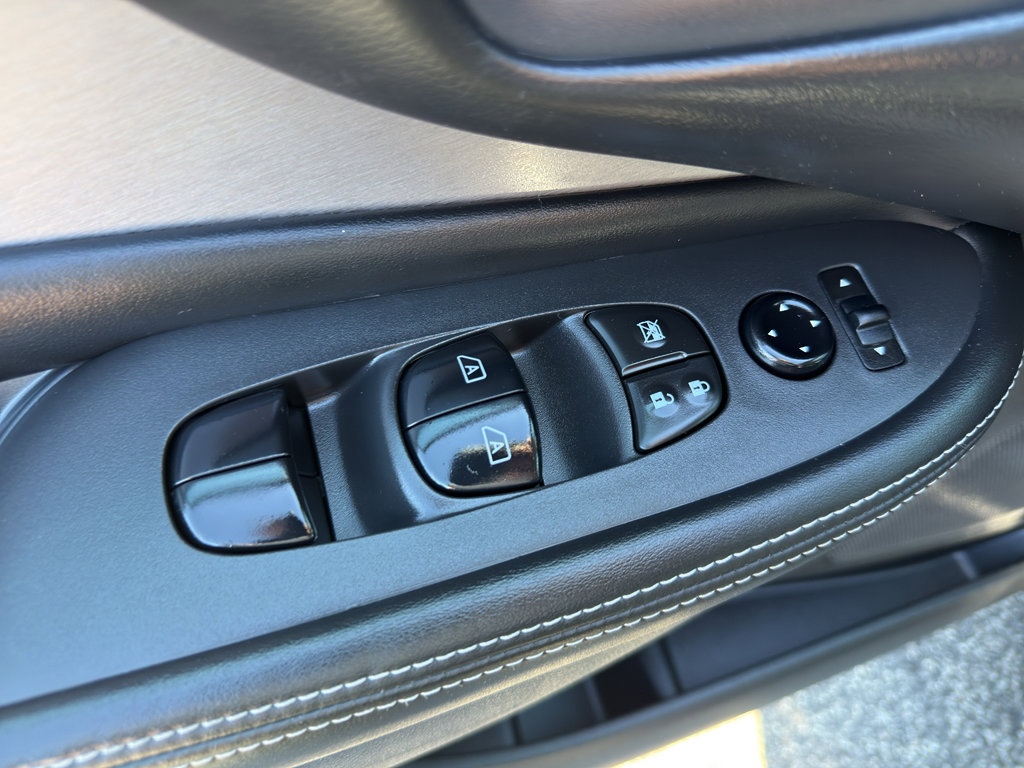 Used 2022 Nissan Murano SV w/ SV Midnight Edition Package AWD/4WD image 12