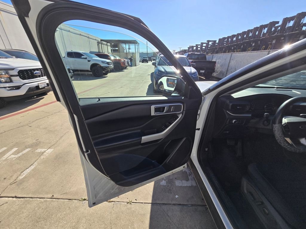 Used 2021 Ford Explorer XLT image 9