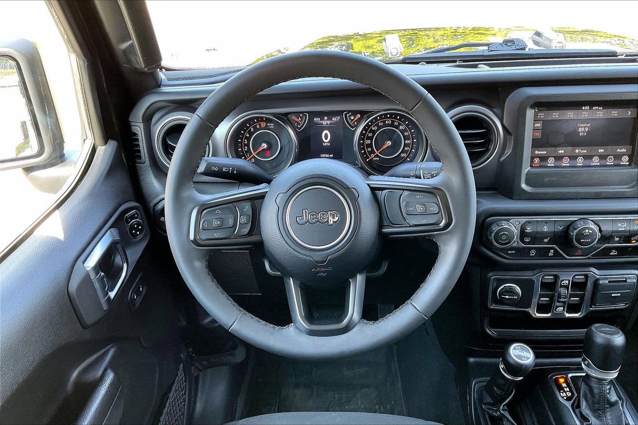 Used 2023 Jeep Gladiator Sport AWD/4WD image 9