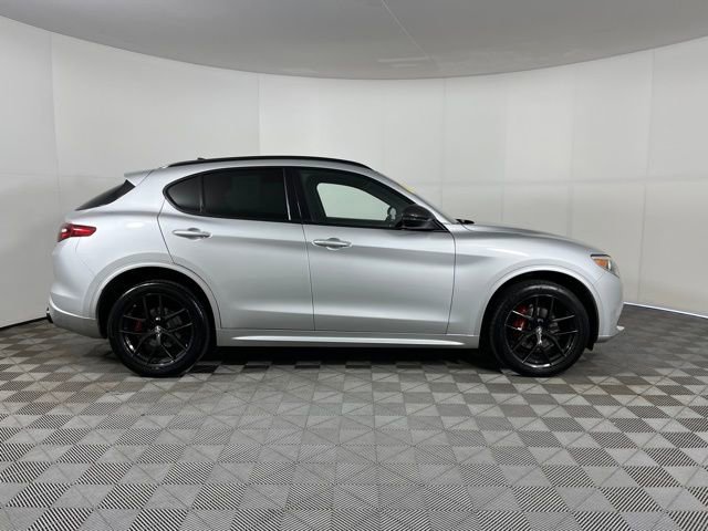 Used 2020 Alfa Romeo Stelvio Ti Sport w/ Quick Order Package 22S Sport AWD/4WD image 8