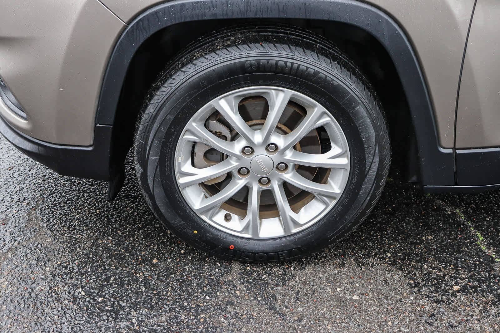 Used 2019 Jeep Cherokee Latitude w/ Popular Appearance Group image 12