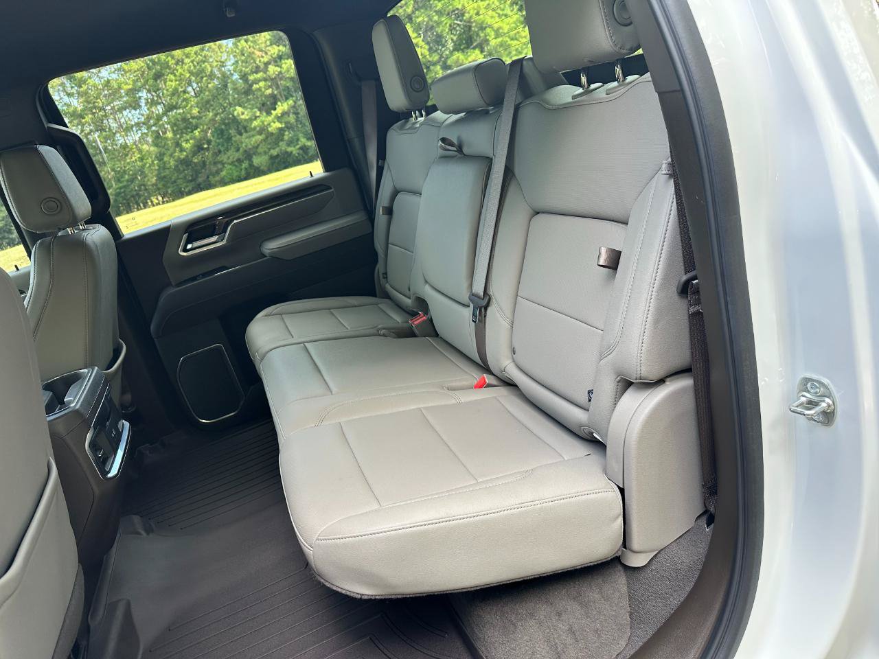 Used 2025 Chevrolet Silverado 2500 LTZ w/ LTZ Convenience Package AWD/4WD image 17