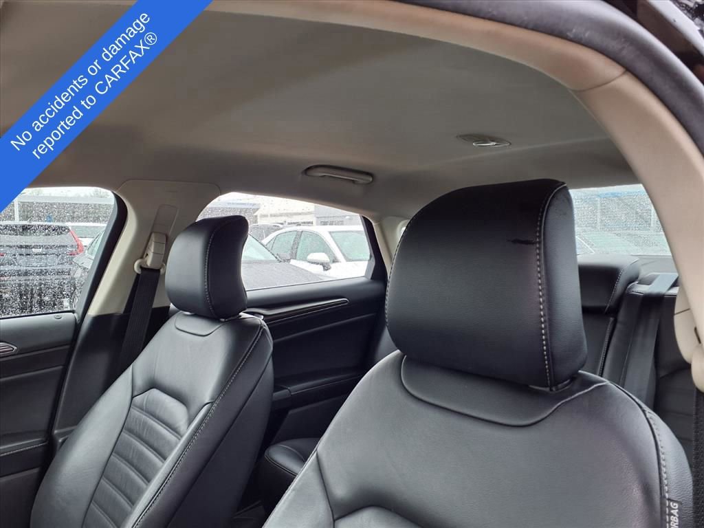 Used 2017 Ford Fusion SE w/ Fusion SE Technology Package image 18