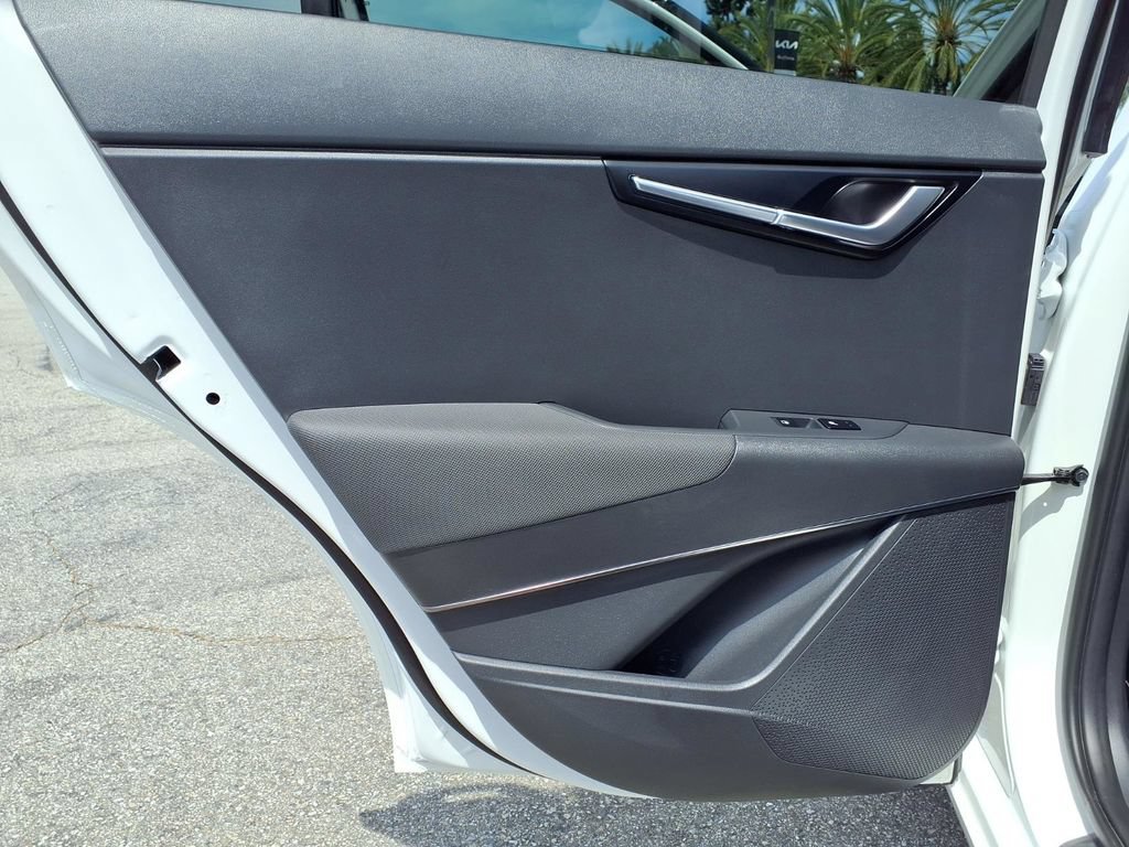 Certified 2024 Kia Niro Wind FWD image 21