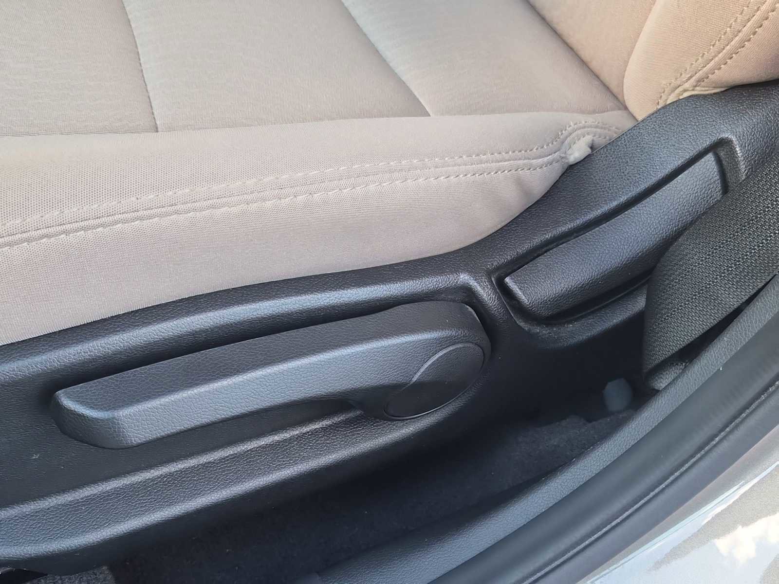 Used 2016 Hyundai Elantra SE w/ Option Group 02 image 16