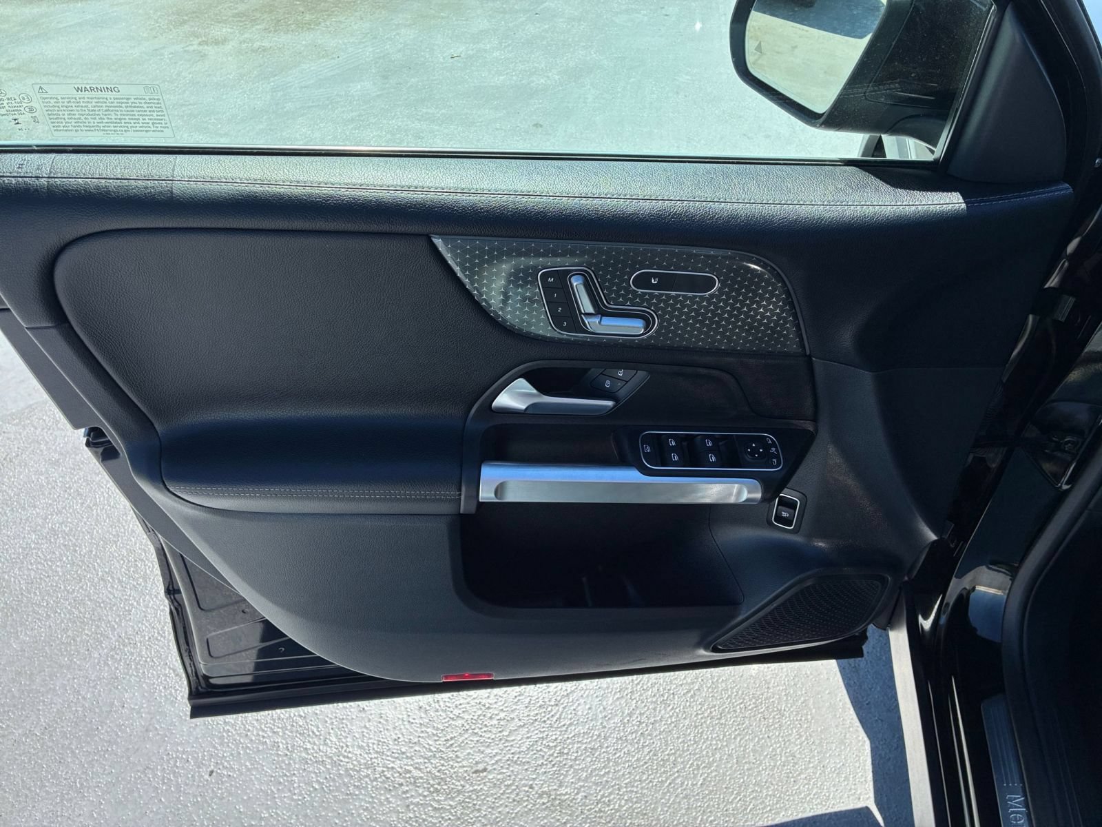 Used 2025 Mercedes-Benz GLB 250 4MATIC image 18