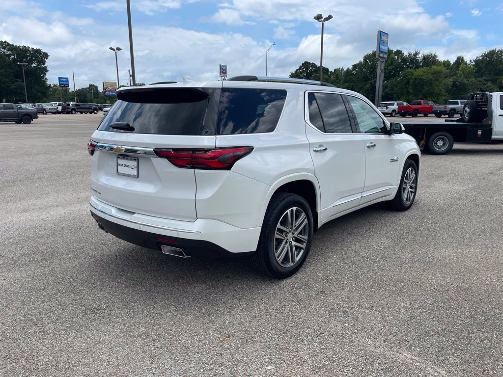 Used 2023 Chevrolet Traverse High Country w/ LPO, Floor Liner Package AWD/4WD image 5