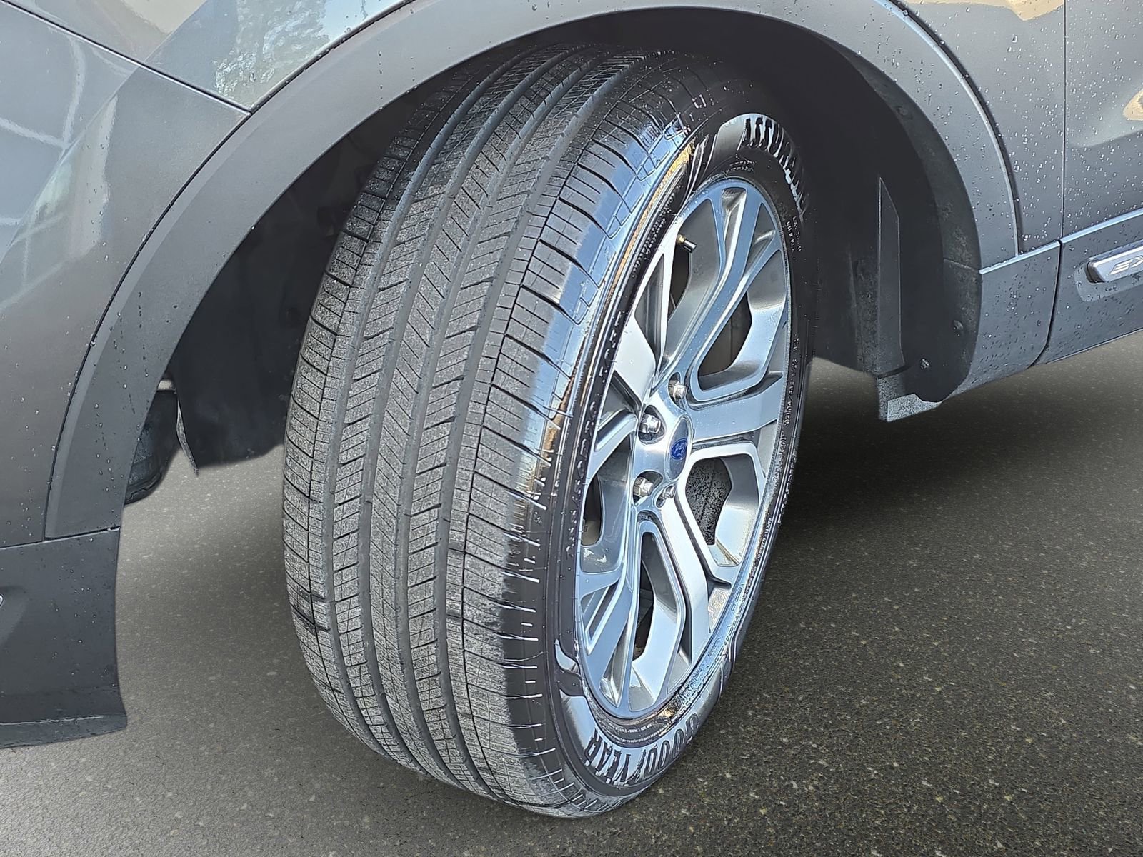 Used 2018 Ford Explorer Platinum image 33