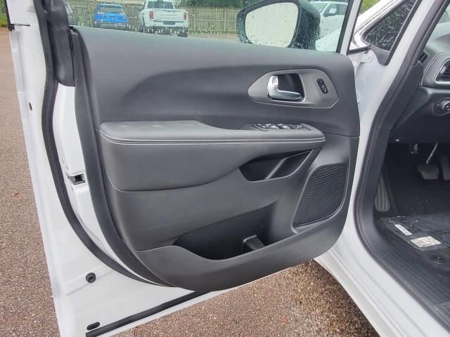 New 2026 Chrysler Pacifica Select image 6