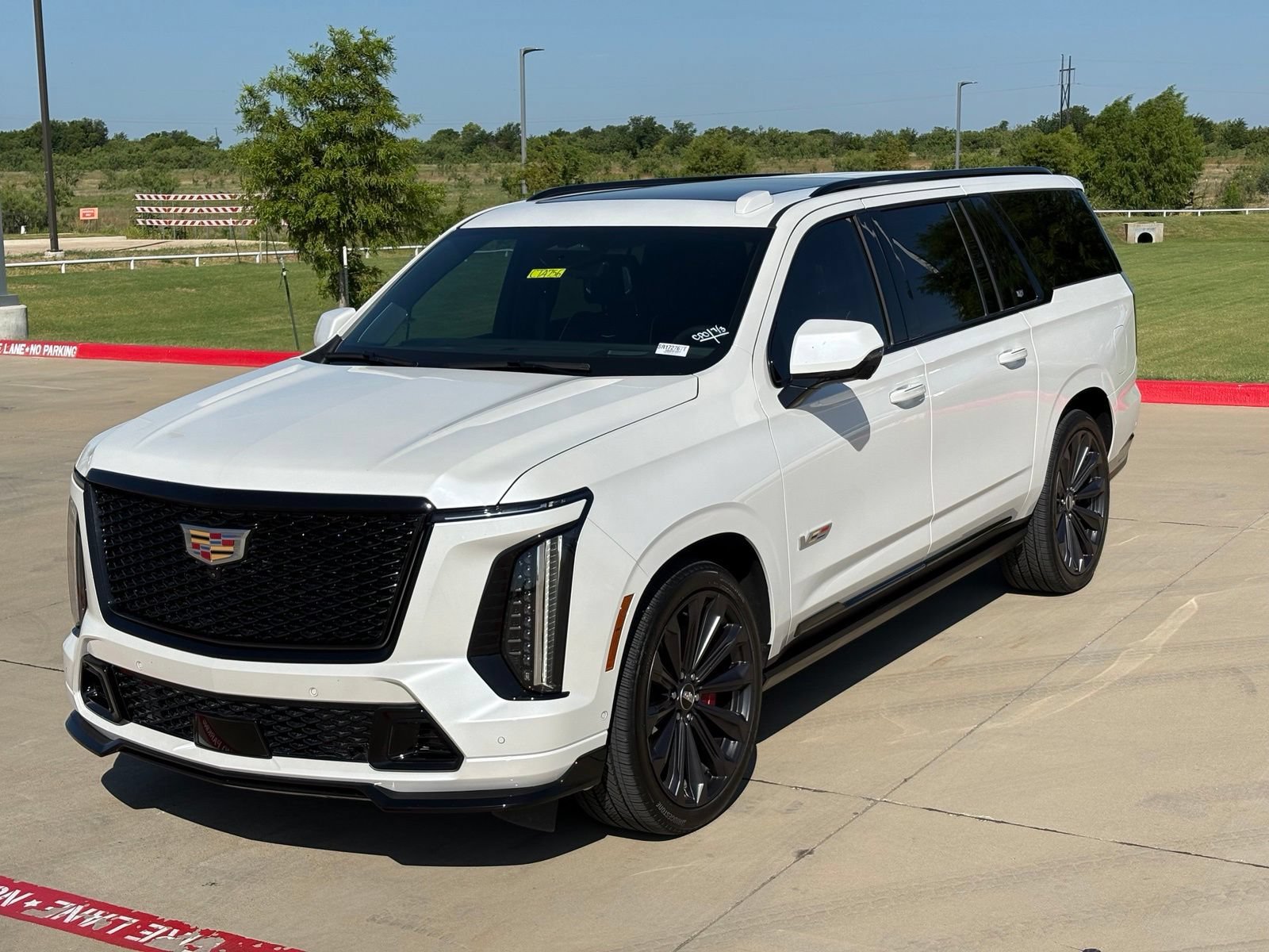 Certified 2025 Cadillac Escalade ESV V AWD/4WD image 12