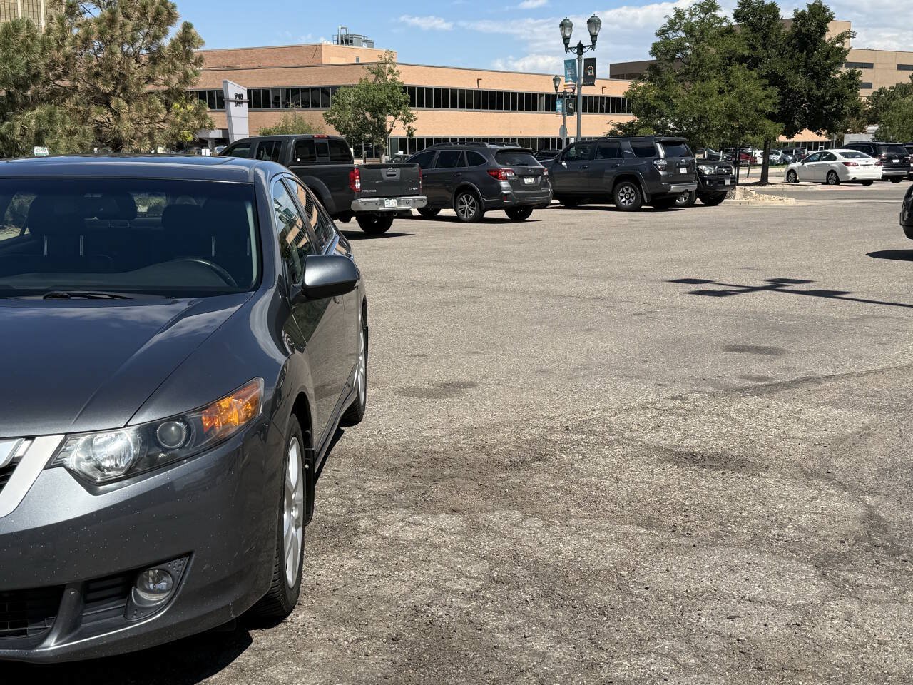 Used 2010 Acura TSX w/ Technology Package FWD image 2