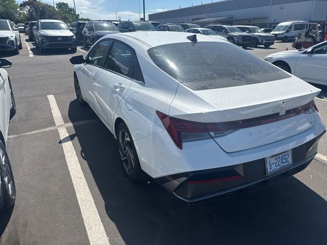 Certified 2025 Hyundai Elantra Limited image 8