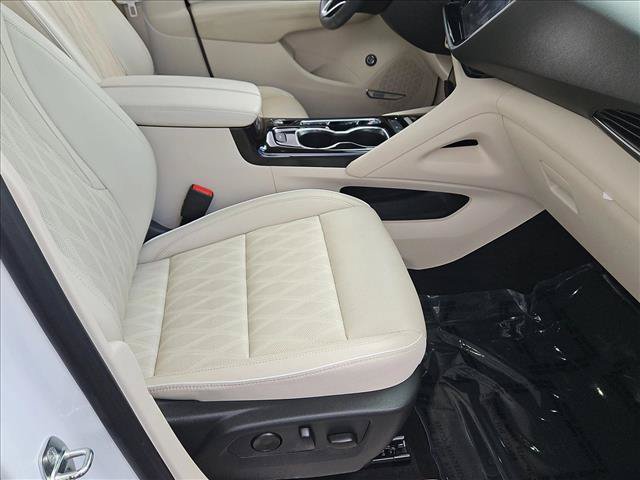Used 2021 Buick Envision Avenir w/ Technology Package II FWD image 23